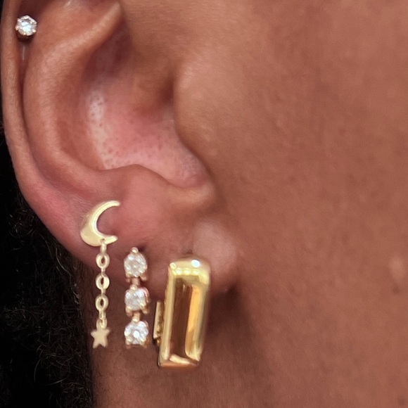 SOLD - Rectangle Chunky Hoop Earrings - Solid 14K Yellow Gold, 15 mm - Picture 10 of 10